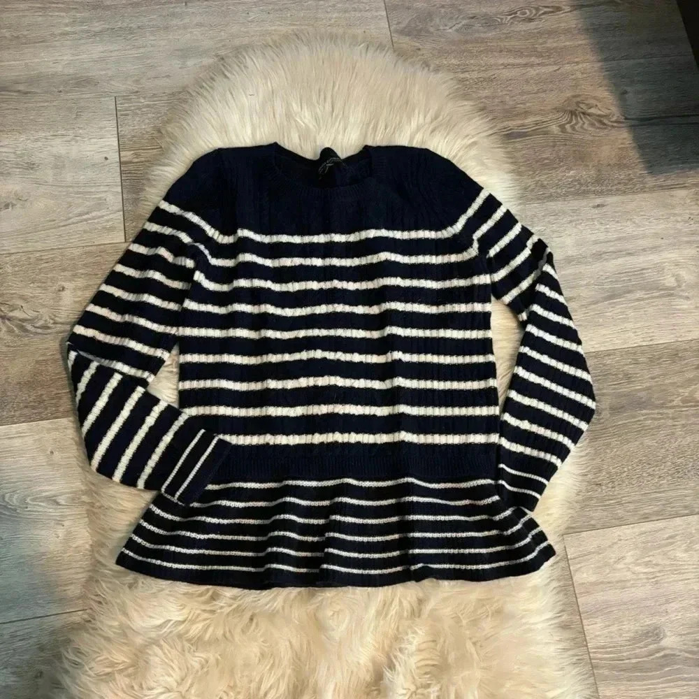 Banana Republic ITALIAN SUPERLOFT CABLE PEPLUM CREW navy blue striped sweater m - Picture 3 of 8